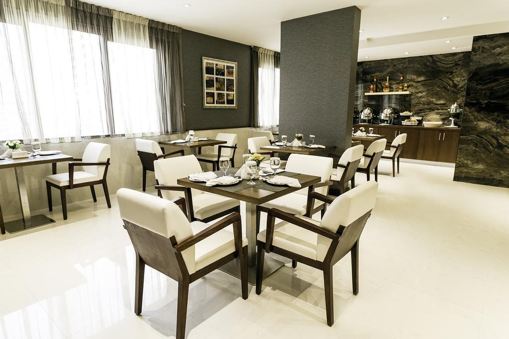 Emirates Plaza Hotel Abu Dhabi Exterior foto
