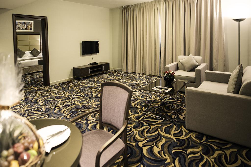 Emirates Plaza Hotel Abu Dhabi Exterior foto